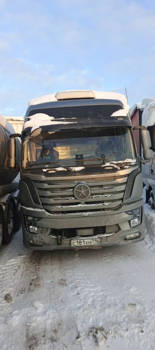 Dayun CGC4181 4x2 Седельный тягач