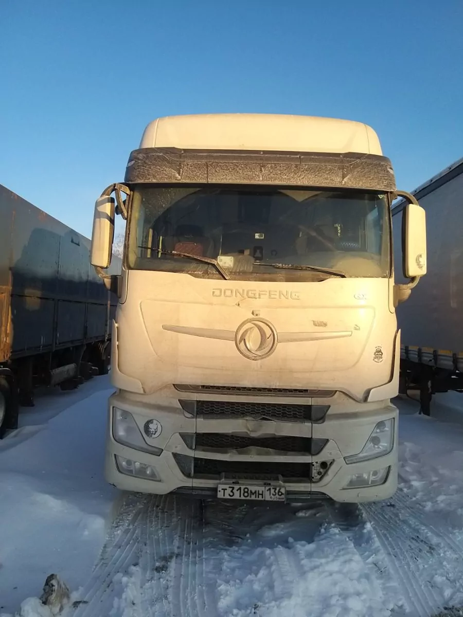 DongFeng DFH 4x2 Седельный тягач