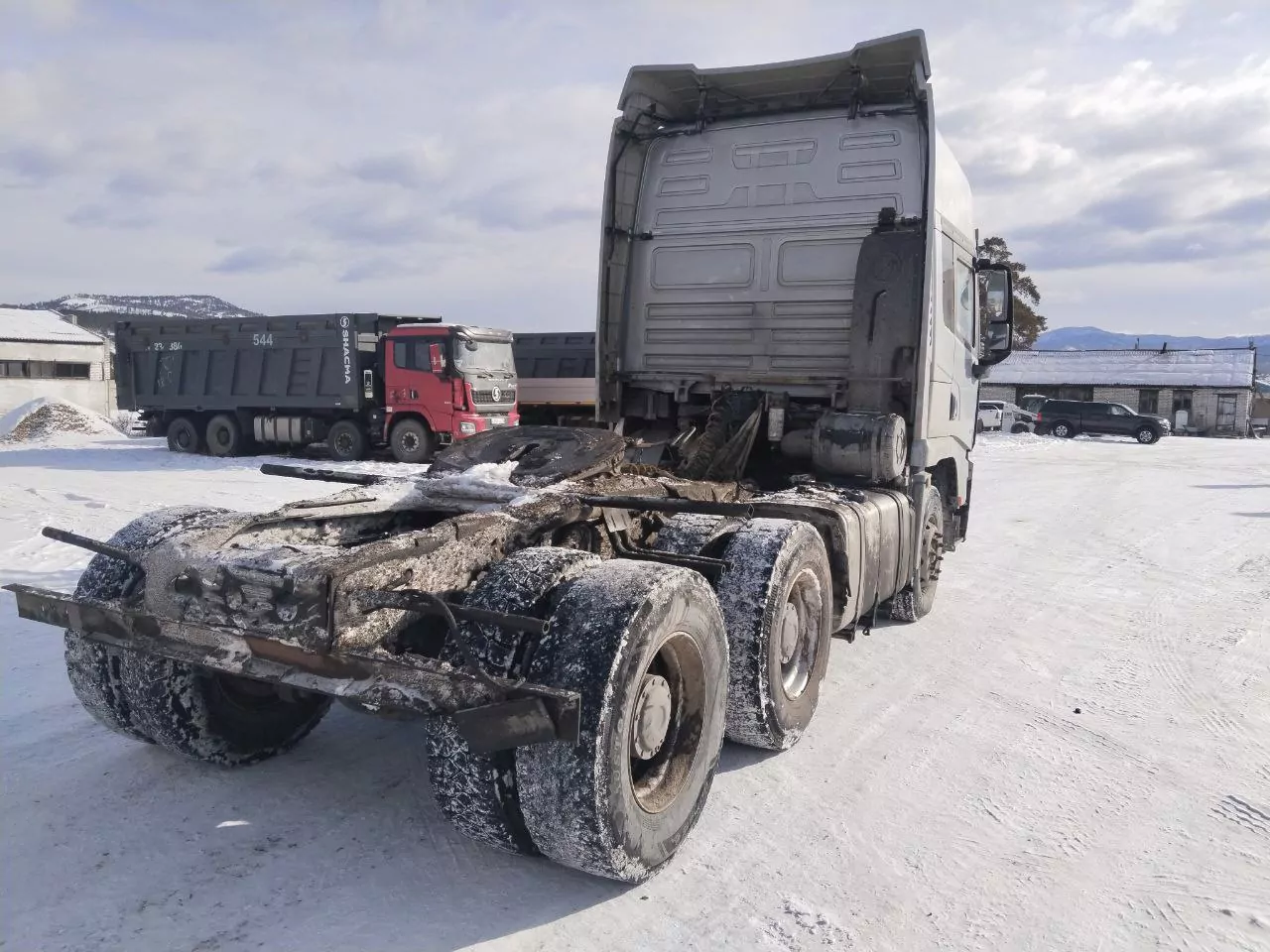 Shacman SX42584V324 6x4 Седельный тягач