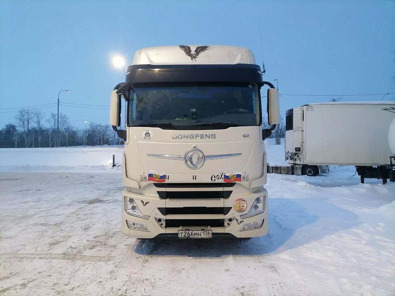 DongFeng DFH 4x2 Седельный тягач