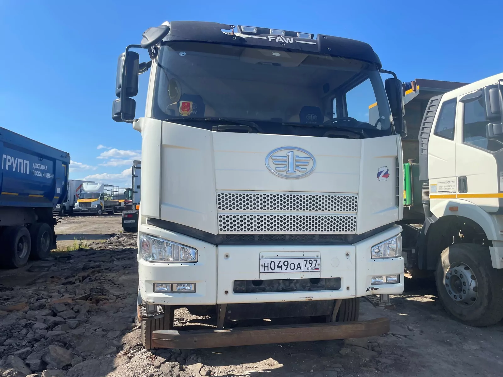 Феникс 78F102 на шасси FAW CA 3250 6x4 Бортовой с КМУ