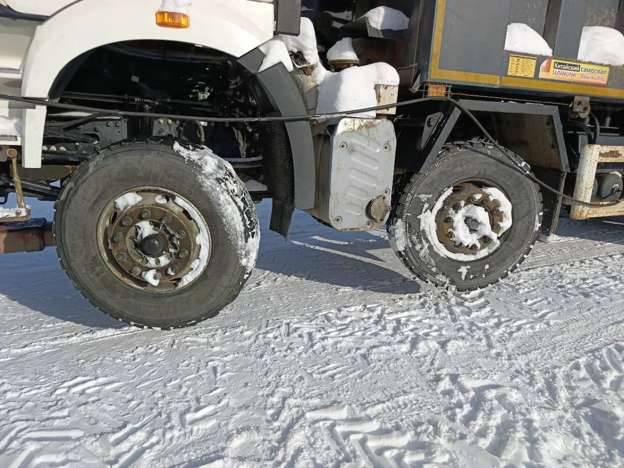 FAW J6 8x4 Самосвал