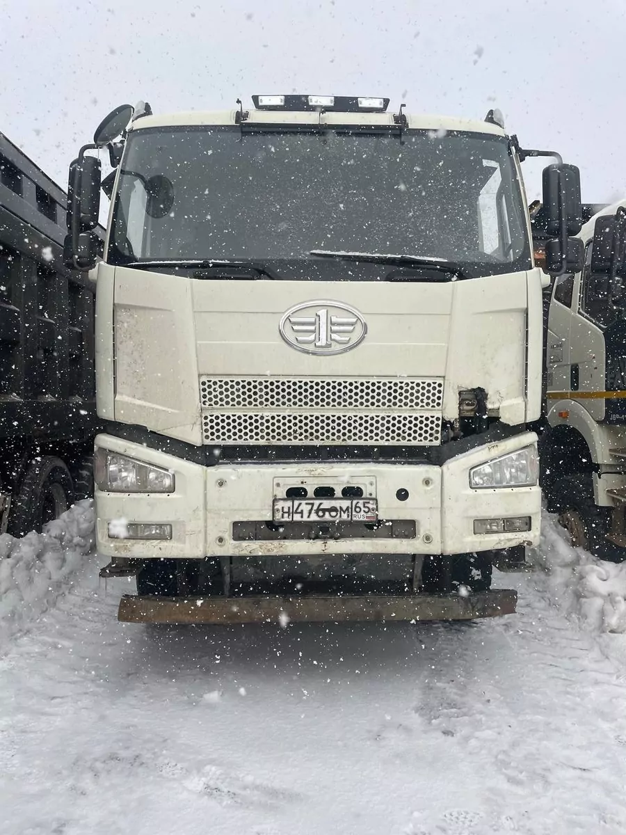 FAW J6 8x4 Самосвал