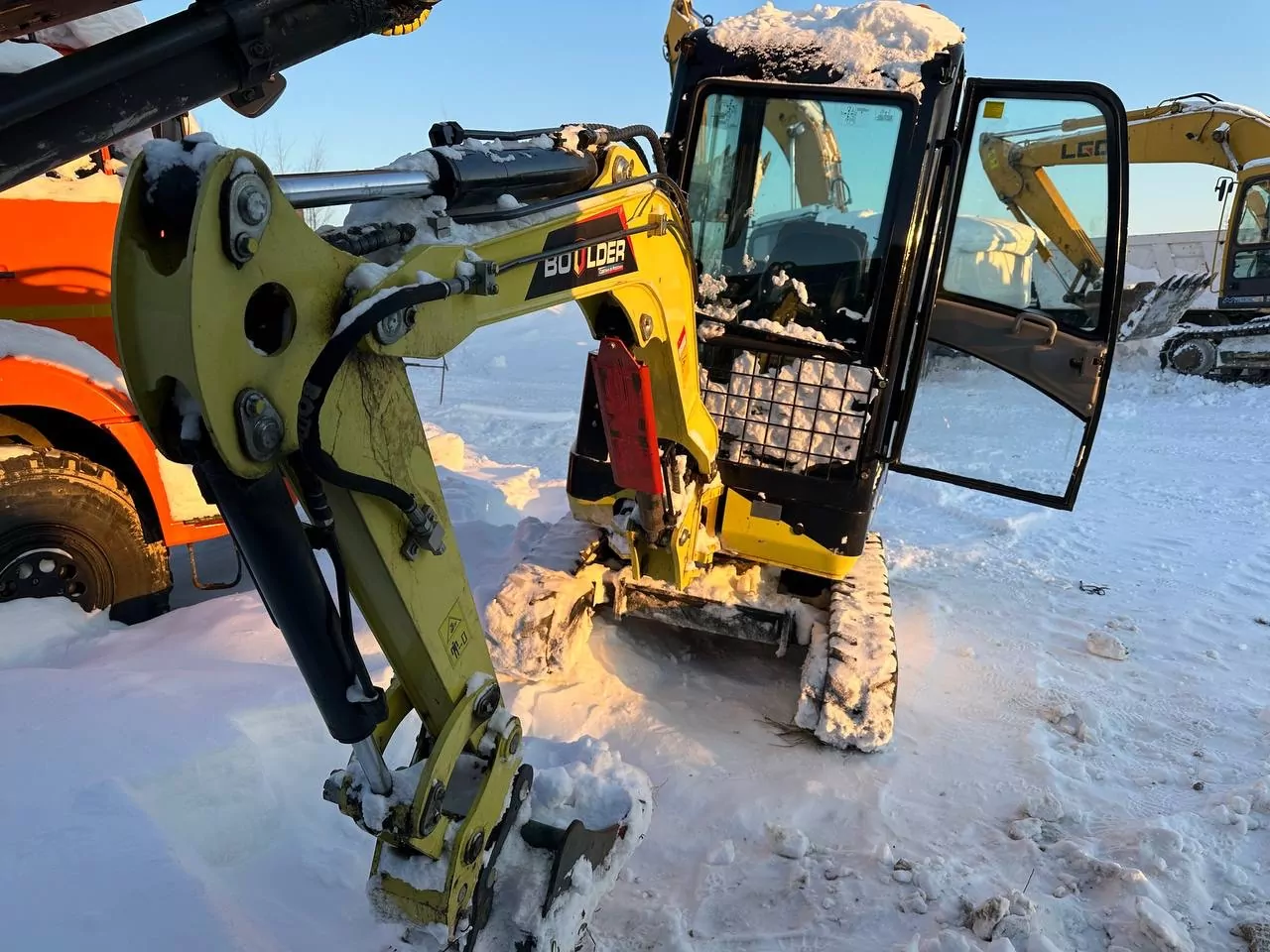 BOULDER EX22 Мини-экскаватор