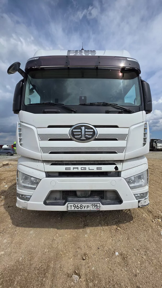 FAW J7 6x4 Седельный тягач