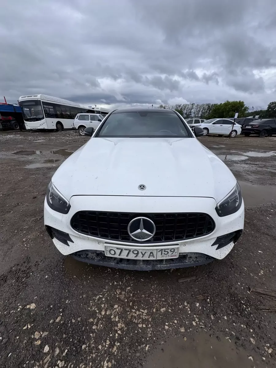 Mercedes-Benz E-CLASS