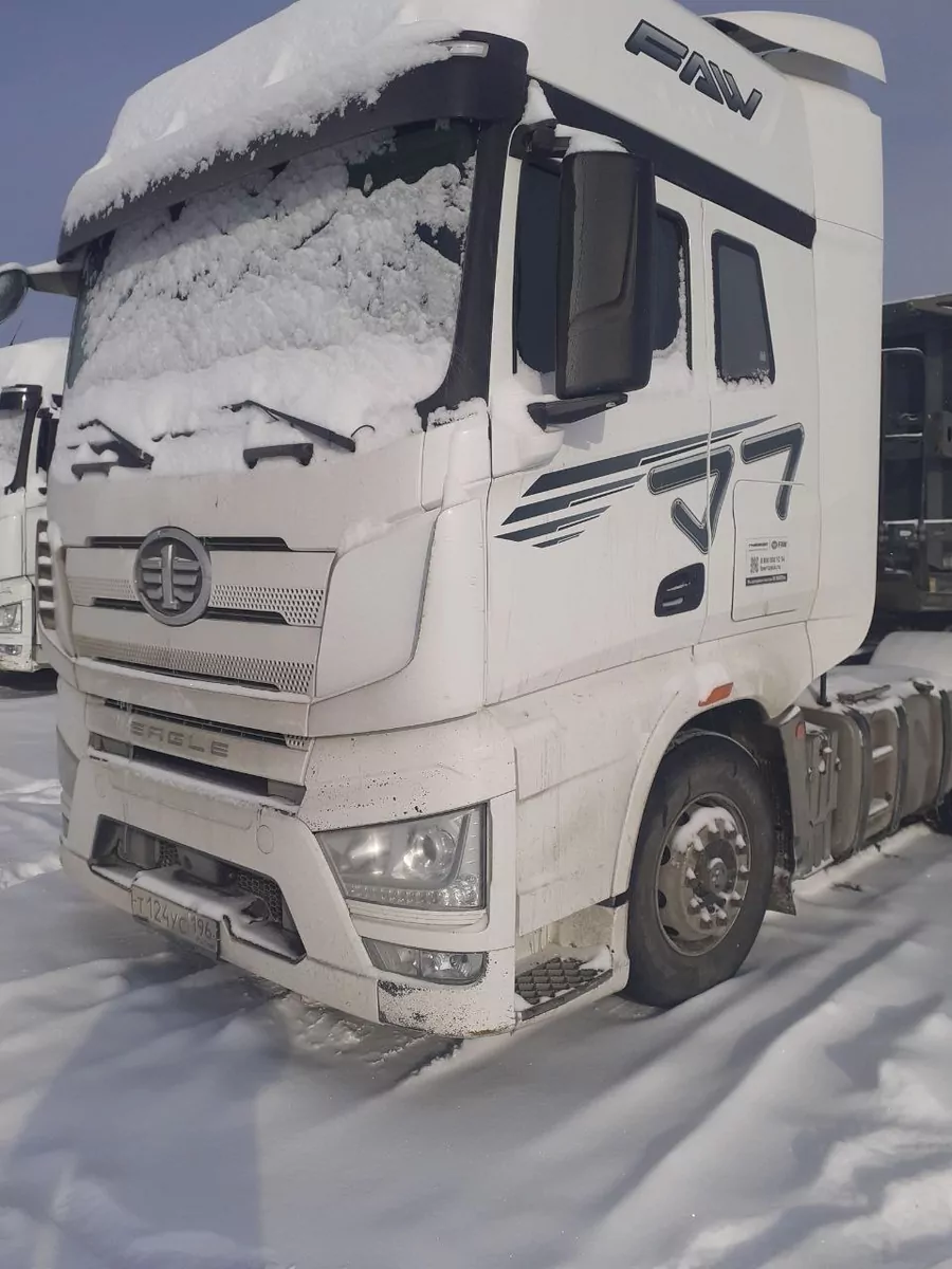 FAW J7 6x4 Седельный тягач