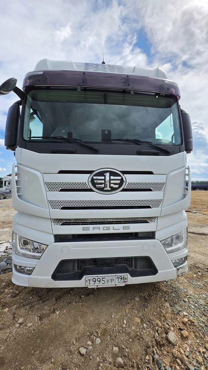 FAW J7 6x4 Седельный тягач