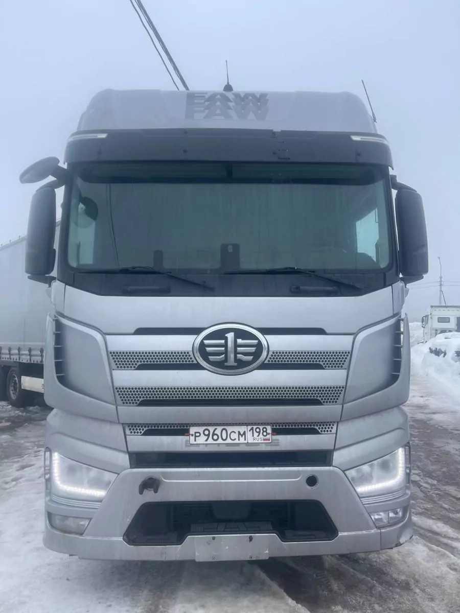 FAW J7 4x2 Седельный тягач