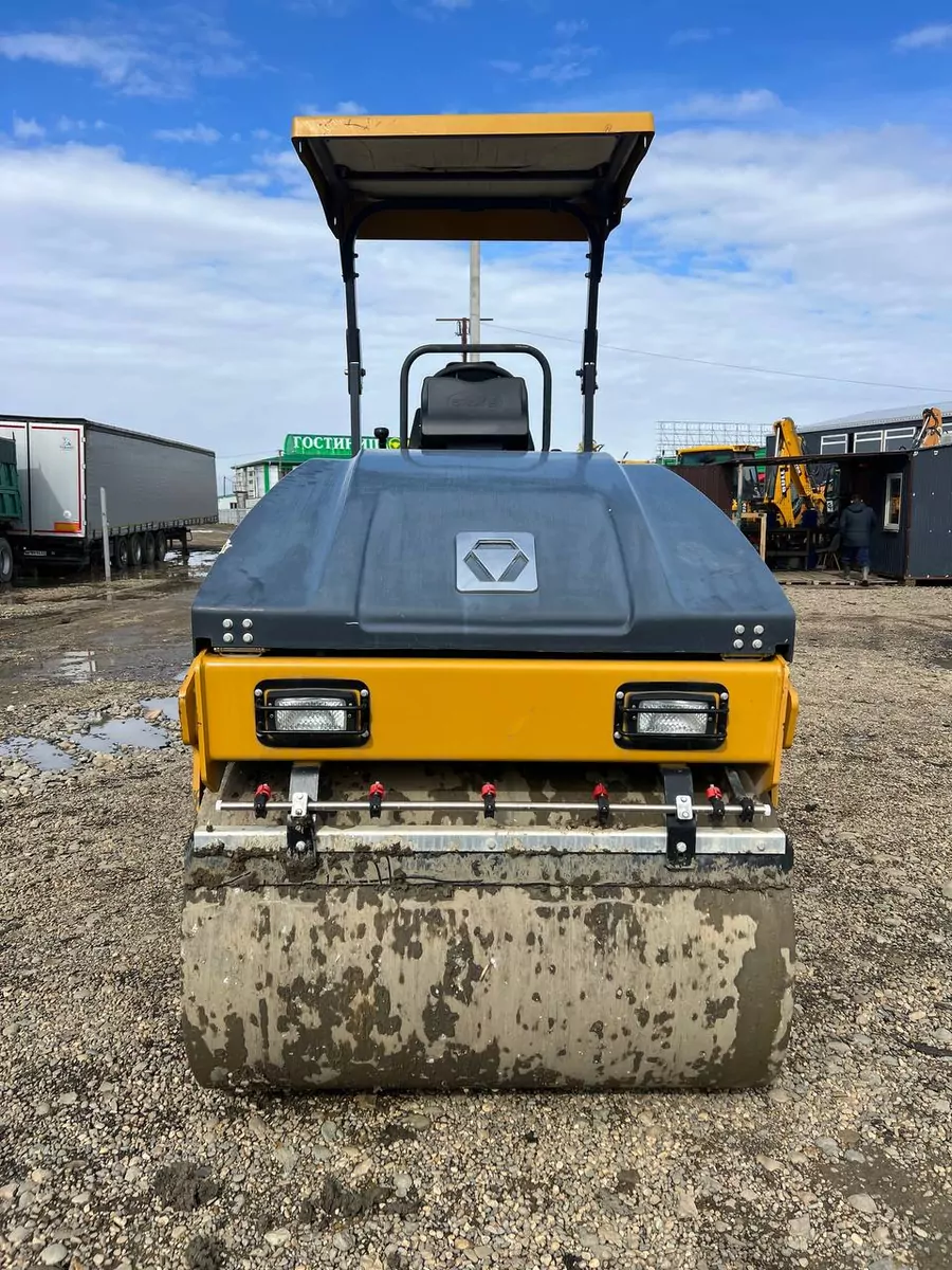XCMG XMR403VT Каток