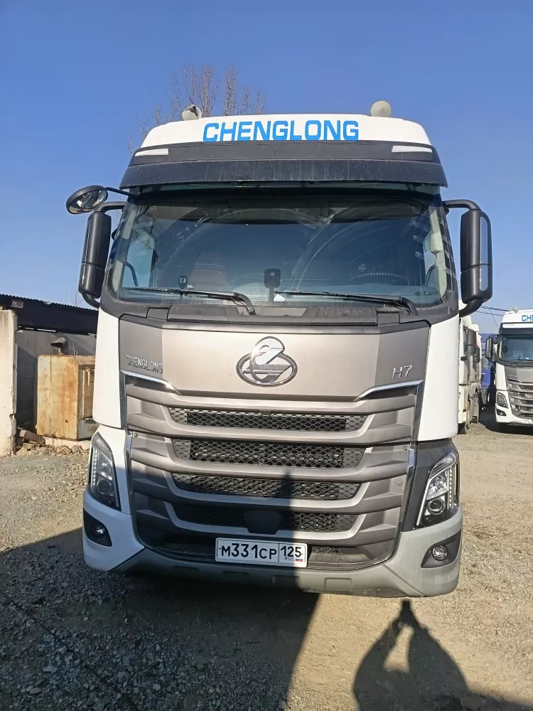 CHENGLONG H7 4x2 Седельный тягач