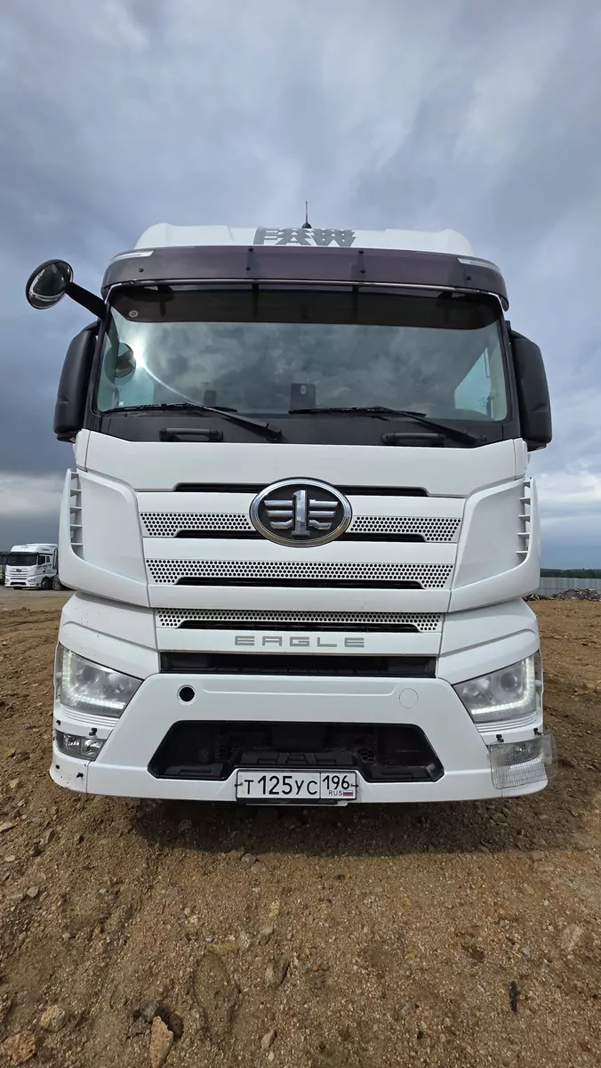 FAW J7 6x4 Седельный тягач