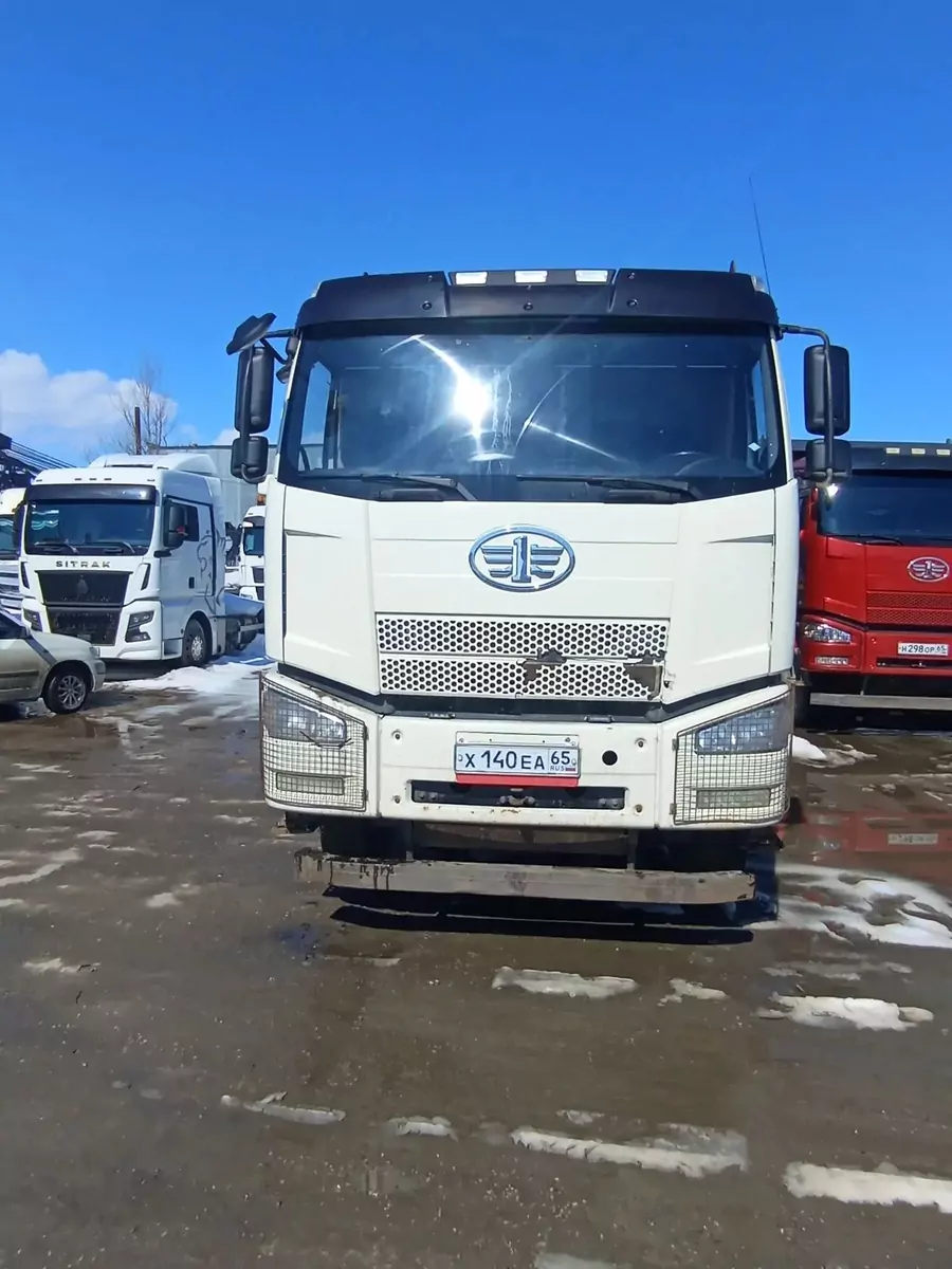 FAW CA 3310 8x4 Самосвал