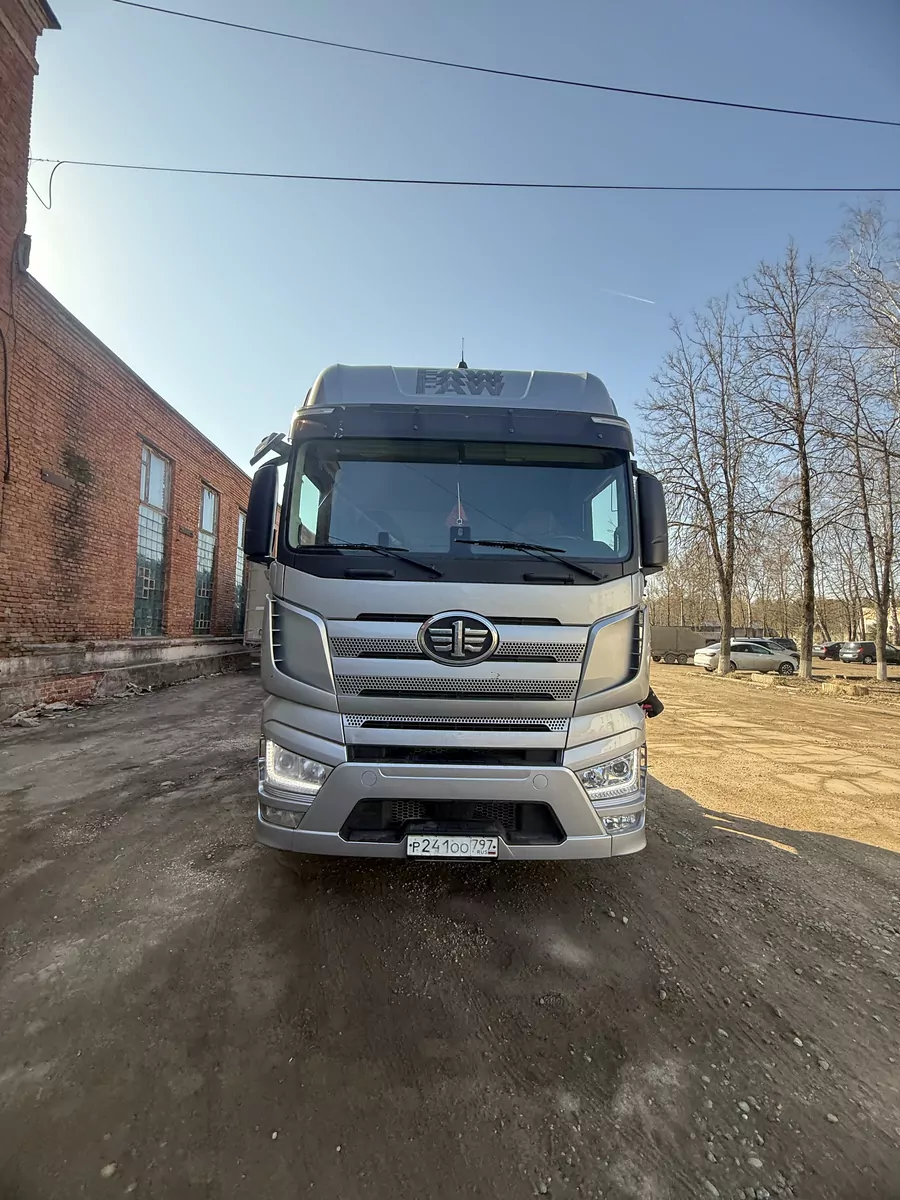 FAW J7 4x2 Седельный тягач