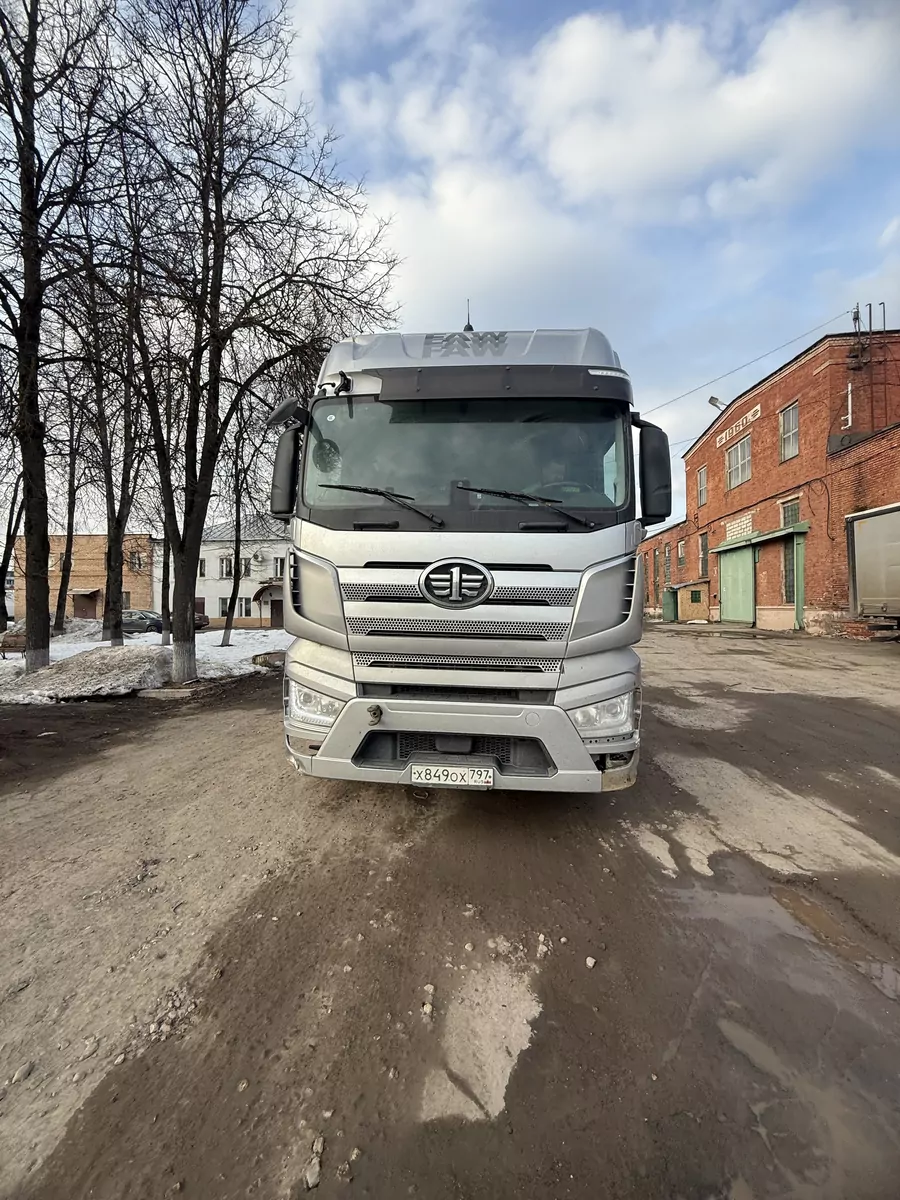 FAW J7 4x2 Седельный тягач
