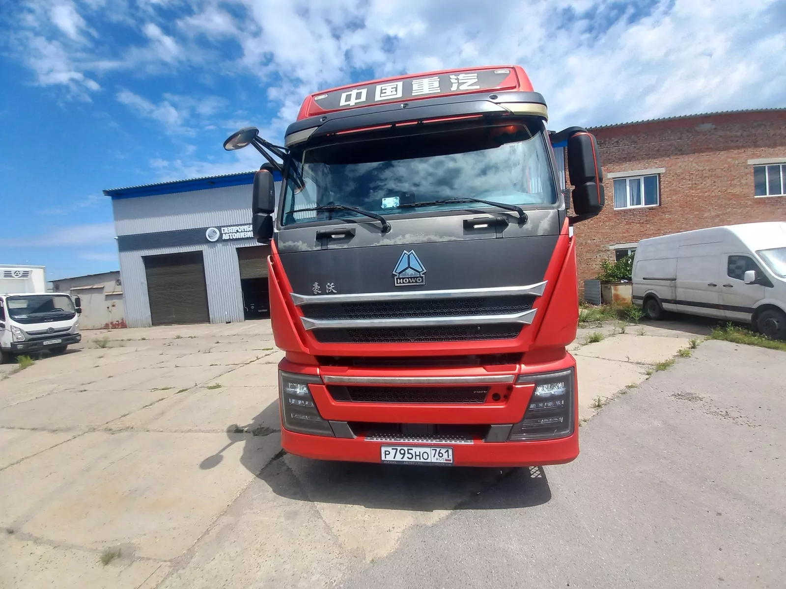 SINOTRUK ZZ4257V324HF1B 6x4 Седельный тягач