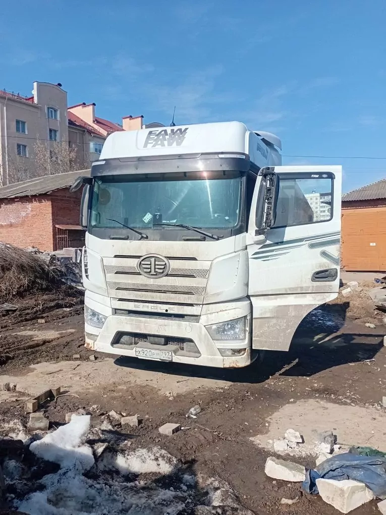 FAW J7 6x4 Седельный тягач