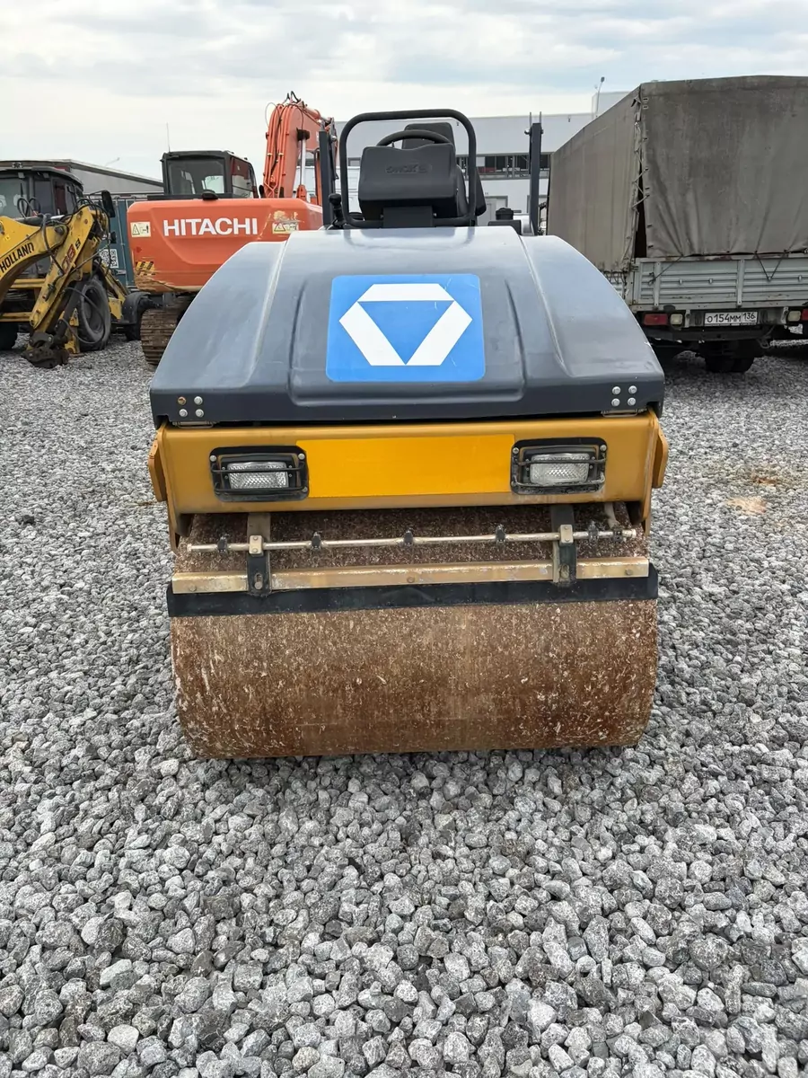 XCMG XMR403VT Каток