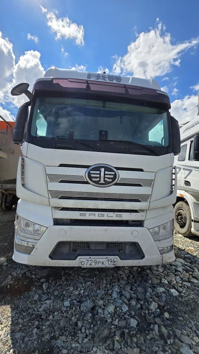 FAW J7 4x2 Седельный тягач