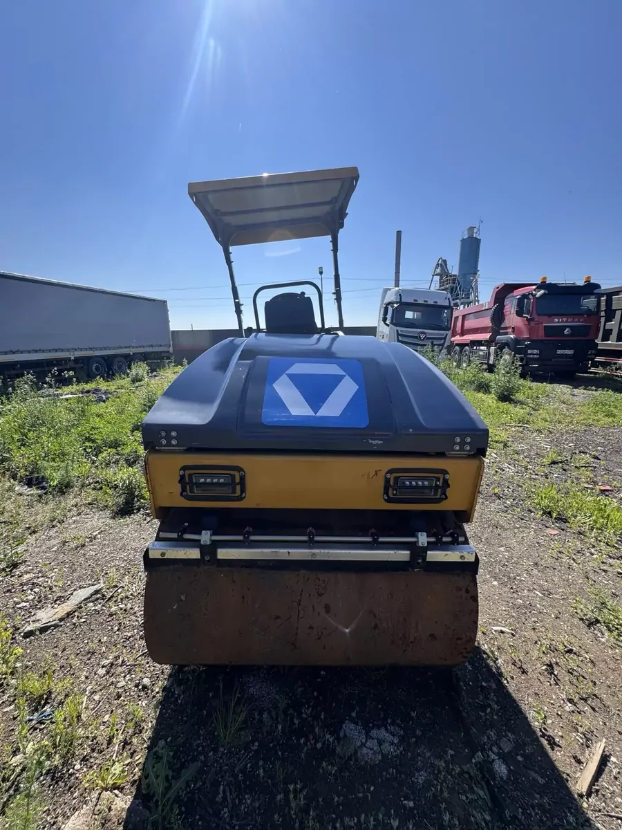 XCMG XMR403VT Каток