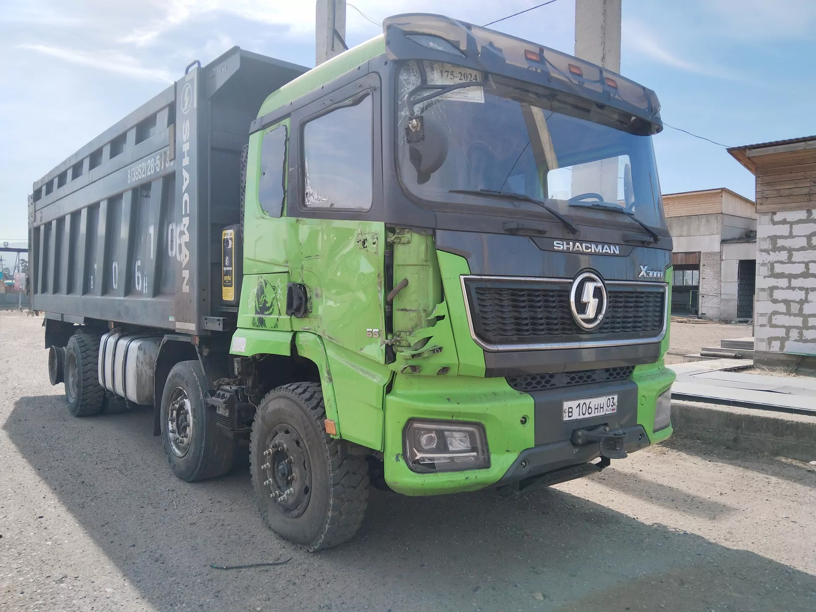 Shacman SX331863366 8x4 Самосвал