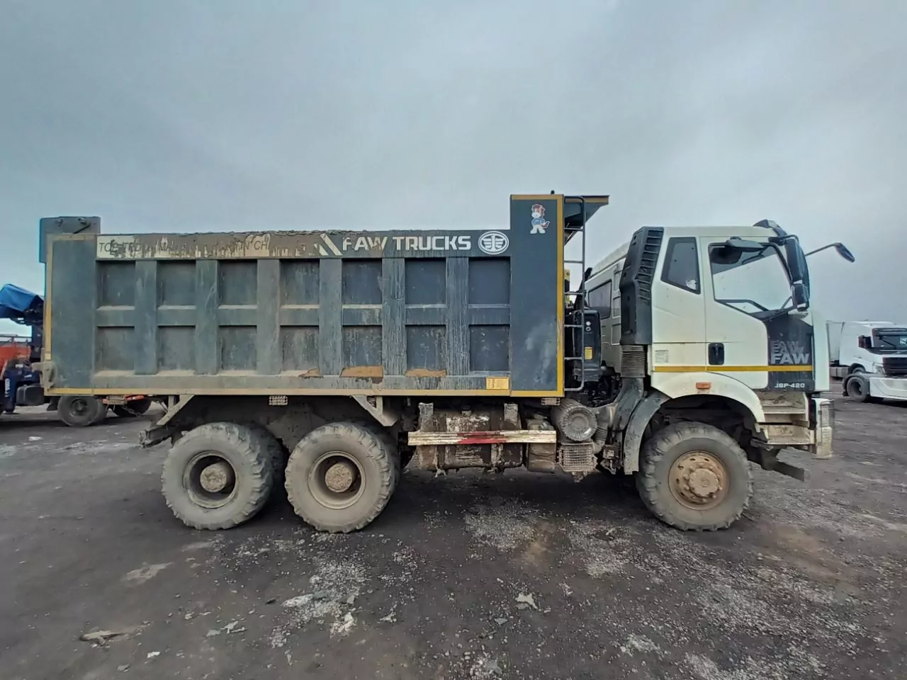 FAW J6 6x6 Самосвал
