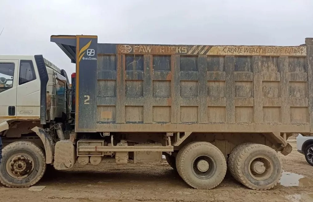 FAW J6 6x4 Самосвал