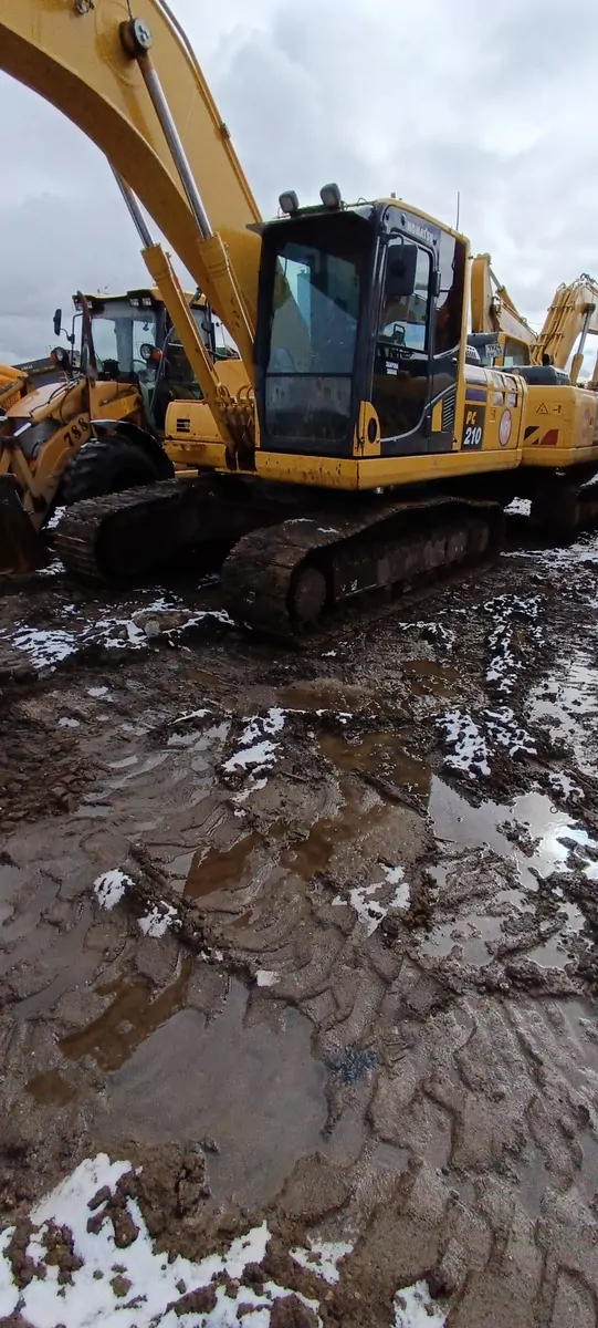 KOMATSU PC210-10M0 Экскаватор