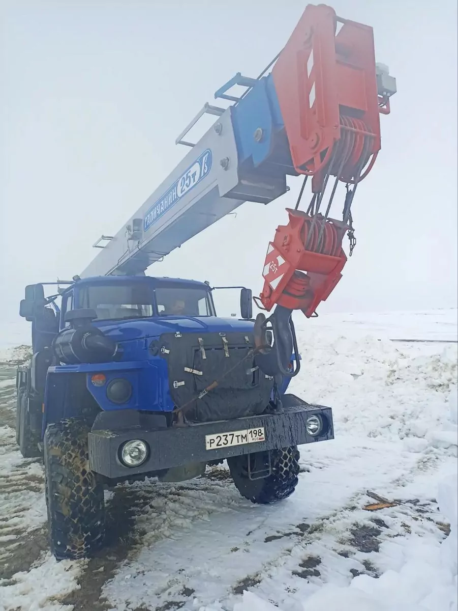 Галичский автокрановый завод (ГАКЗ) КС-55713-3В-1 на шасси Ural 4320 6x6 Автокран