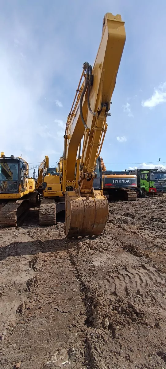 KOMATSU PC 210 Экскаватор
