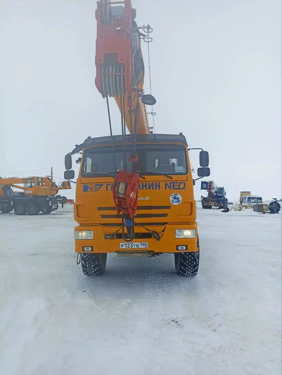 Галичский автокрановый завод (ГАКЗ) КС-55713-5Л-1 на шасси КамАЗ 43118 6x6 Автокран