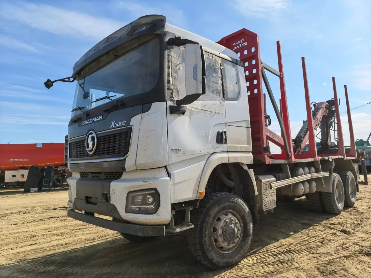 Shacman SX 6x6 Сортиментовоз с КМУ