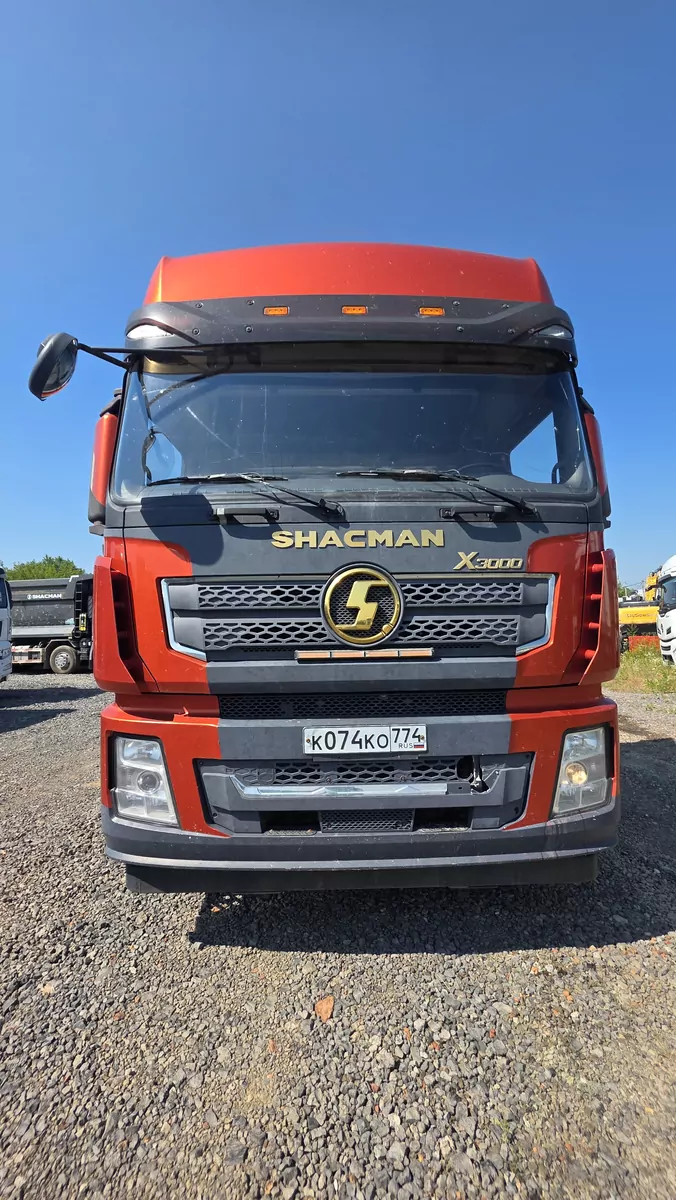 Shacman SX42584V324 6x4 Седельный тягач