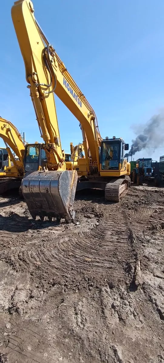 KOMATSU PC 220 Экскаватор