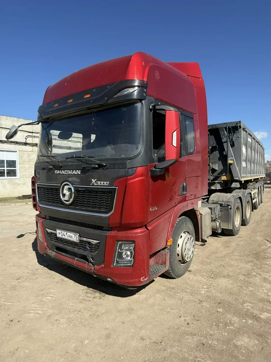 Shacman (Shaanxi) SX42584V324 6x4 Седельный тягач
