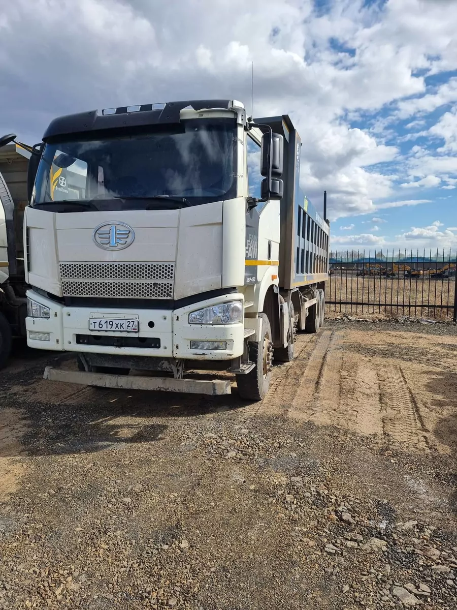 FAW CA 3310 8x4 Самосвал