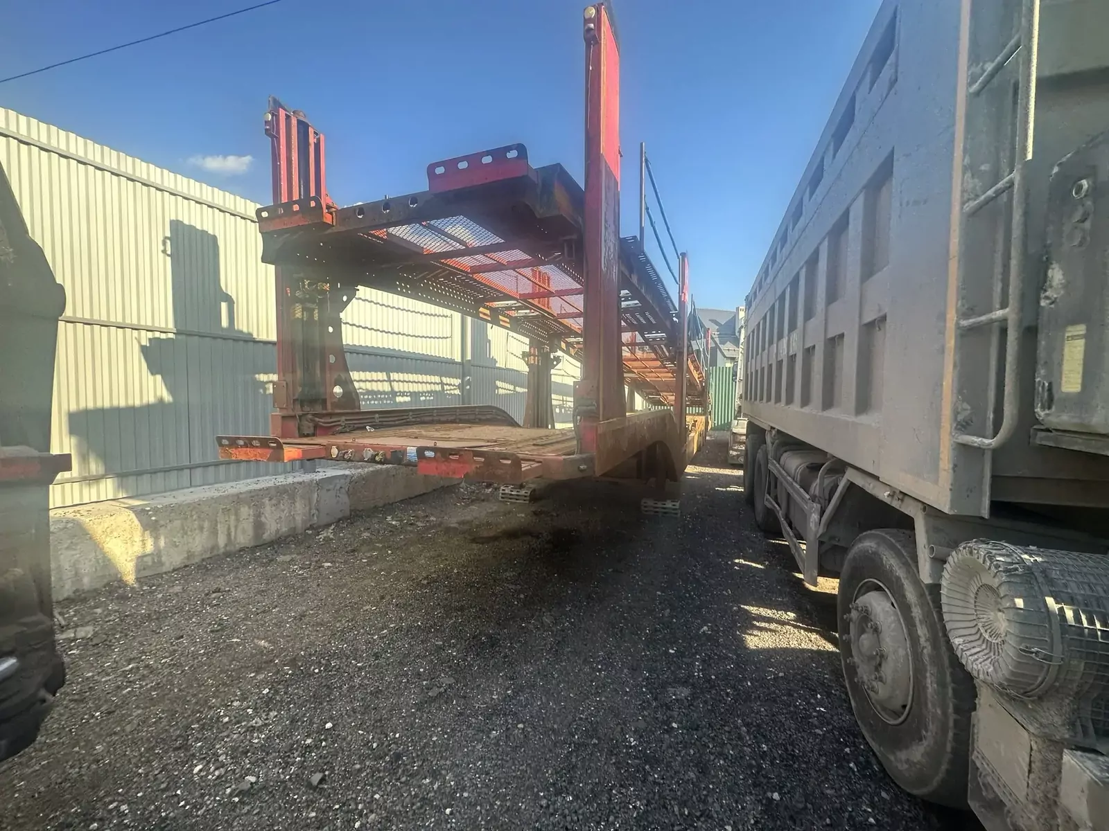 LUXUDA LZC9407BG Полуприцеп автовоз