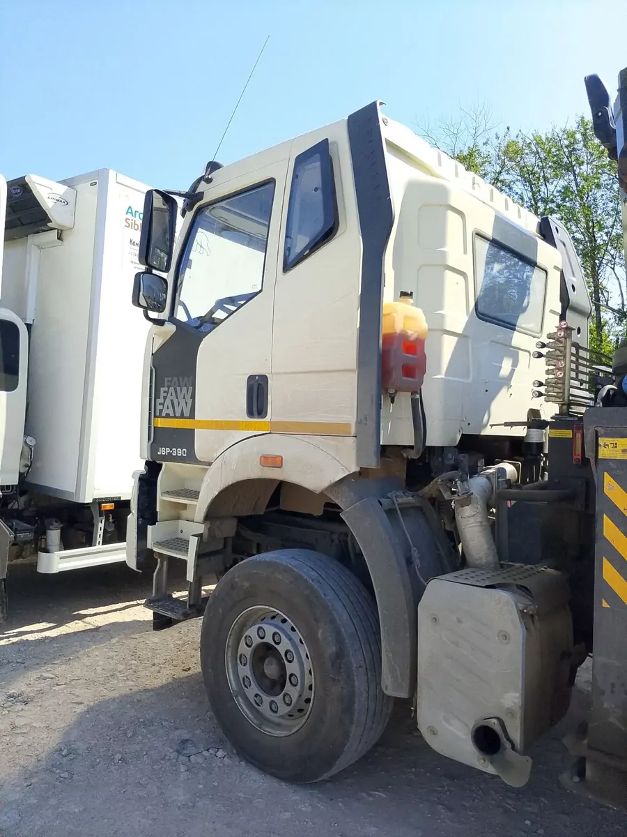 FAW J6 6x4 Бортовой с КМУ
