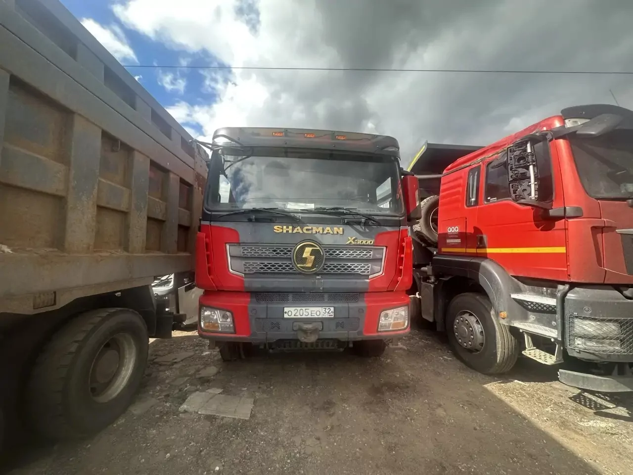 Shacman SX33186V366 8x4 Самосвал