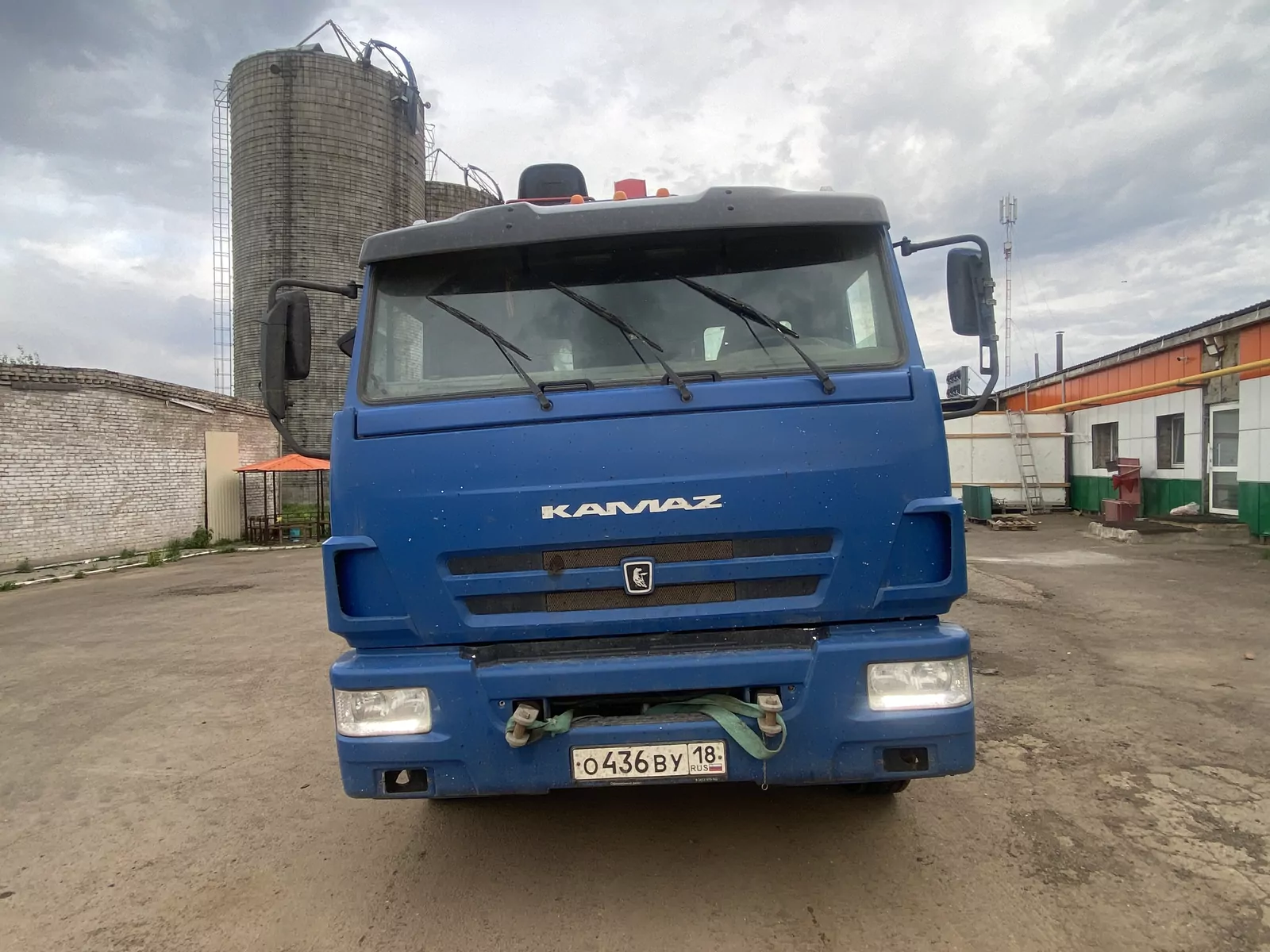 КамАЗ 65117 6x4 Бортовой с КМУ