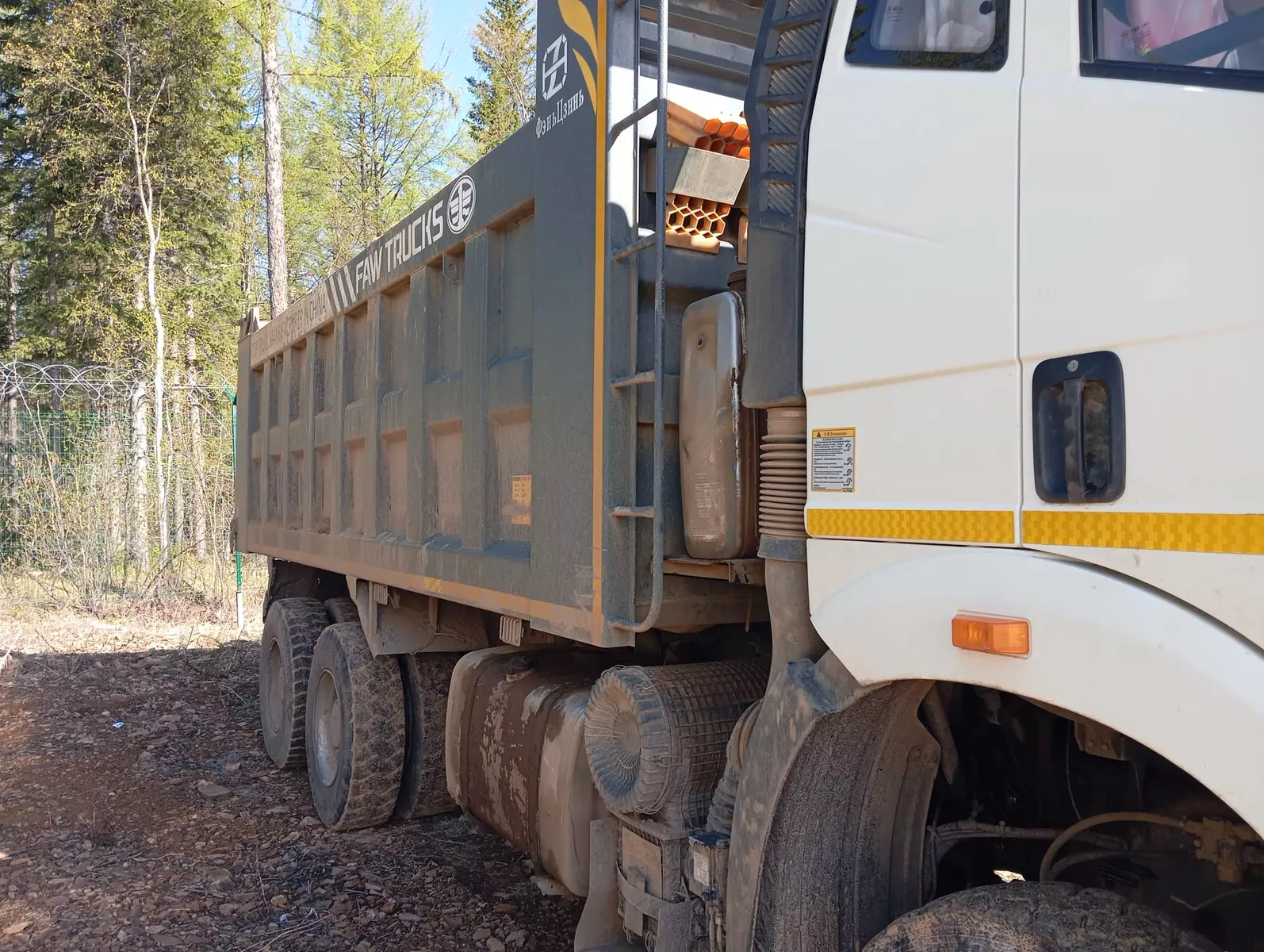 FAW J6 6x4 Самосвал
