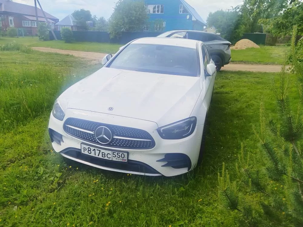 Mercedes-Benz E-CLASS