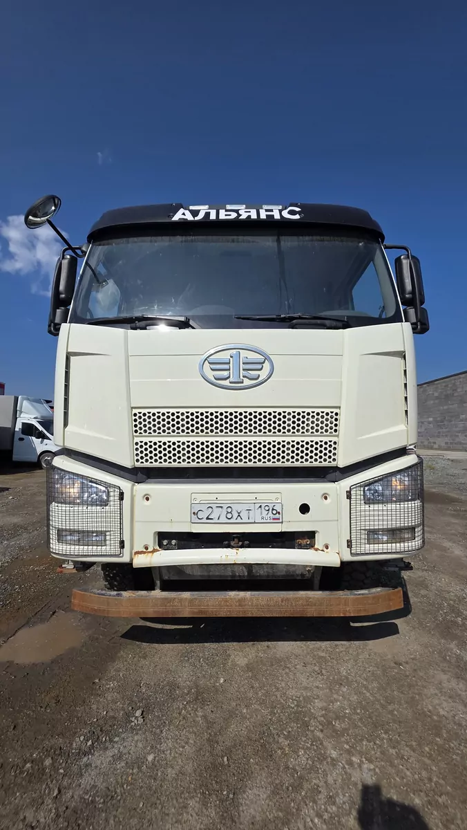FAW CA 3310 8x4 Самосвал