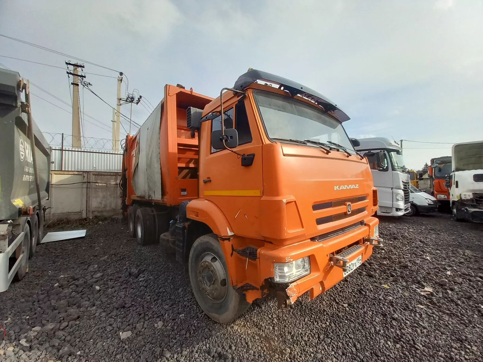 АРЗАМАССКИЙ ЗАВОД КОММУНАЛЬНОГО МАШИНОСТРОЕНИЯ КО-440В1-01 на шасси КамАЗ 65115 6x4 Мусоровоз