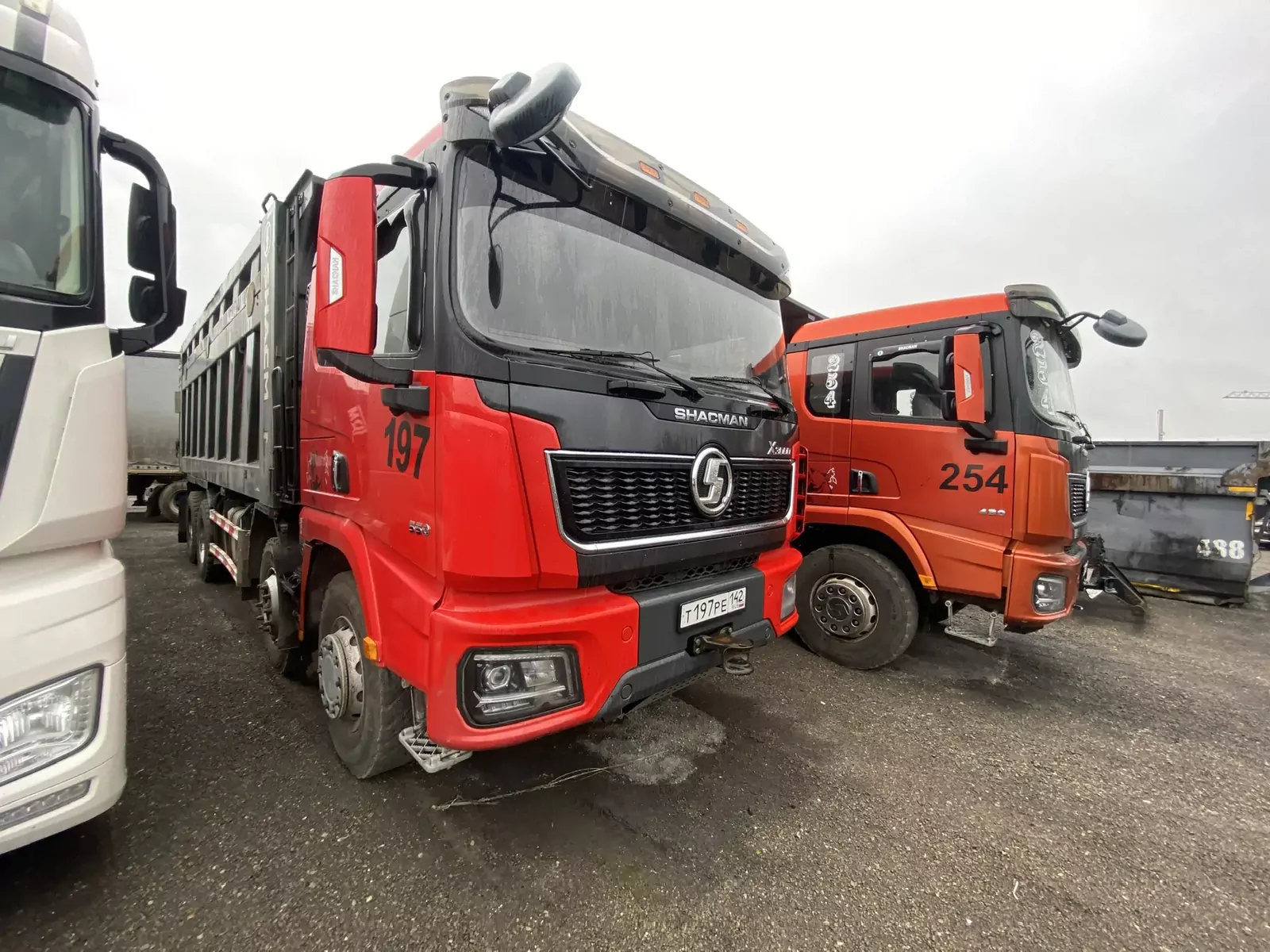 Shacman SX331863366 8x4 Самосвал