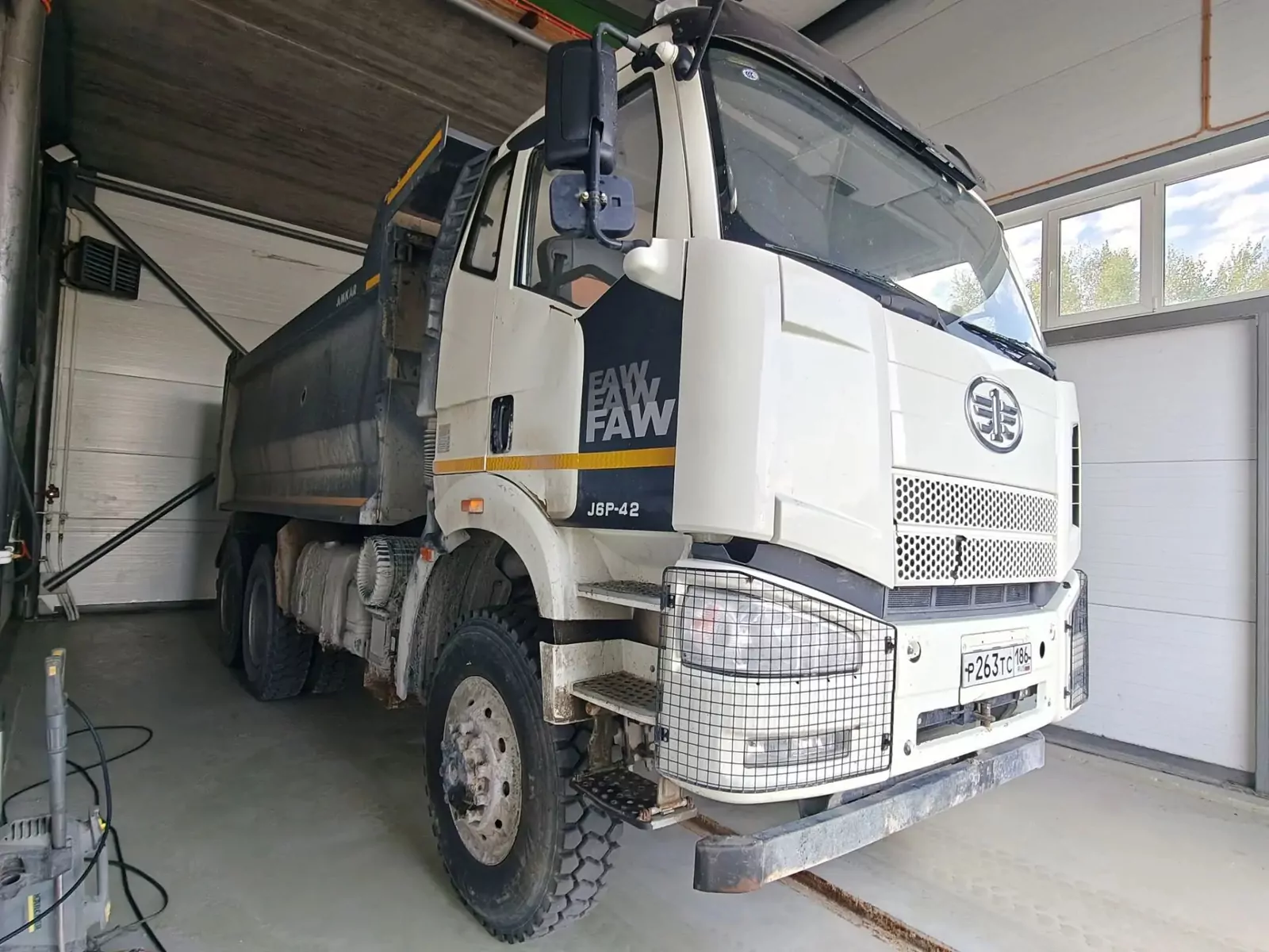 FAW J6 6x6 Самосвал