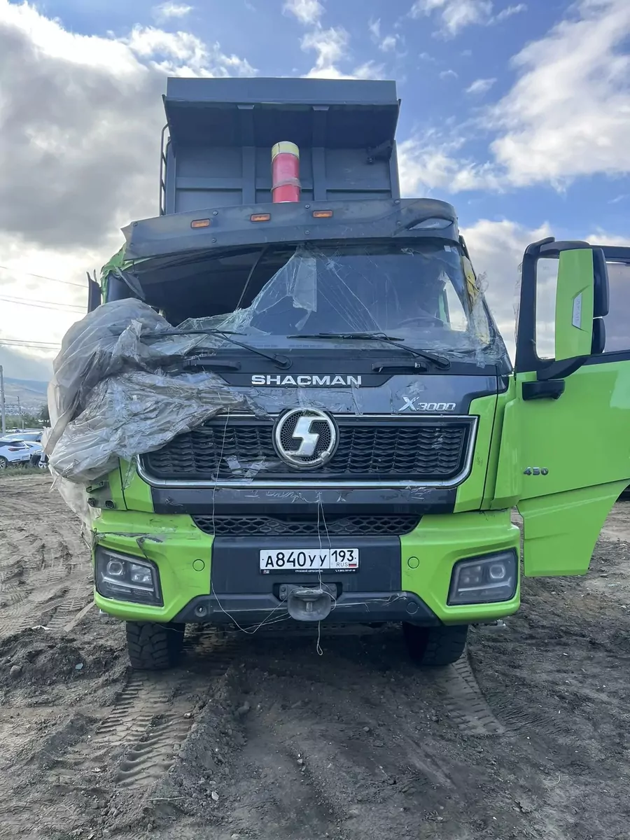 Shacman SX33186V366 8x4 Самосвал