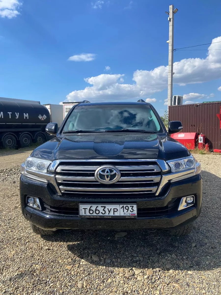 Toyota LAND CRUISER 200