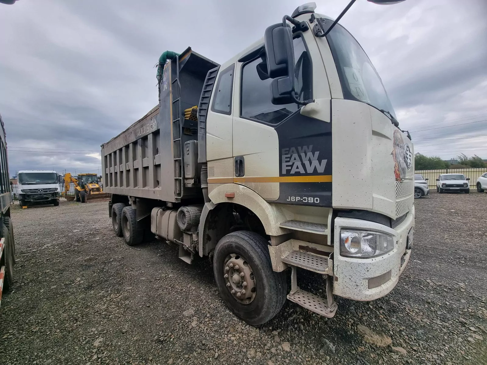 FAW J6 6x4 Самосвал
