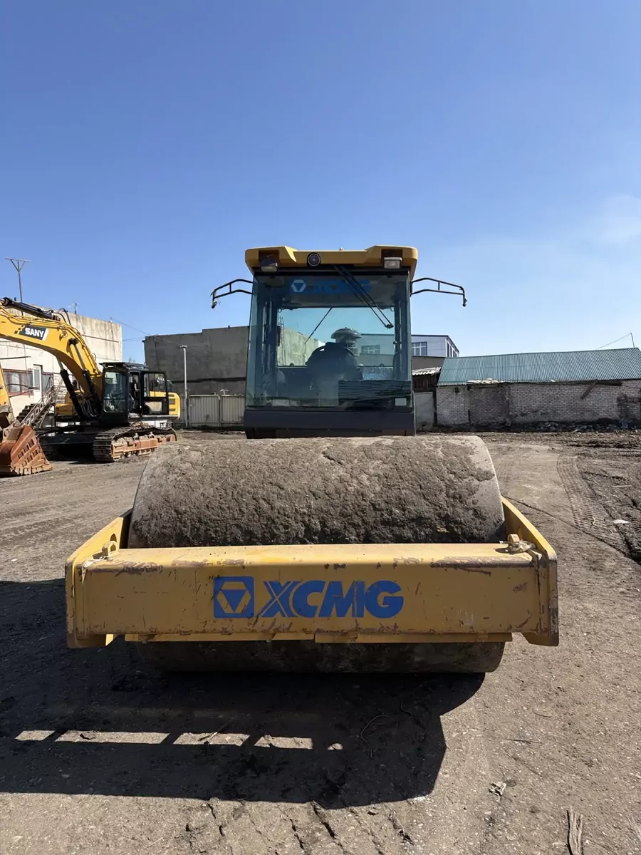XCMG XS163 Каток
